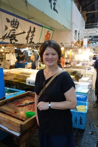 Yukari at Tsukiji - by Tim Fores
