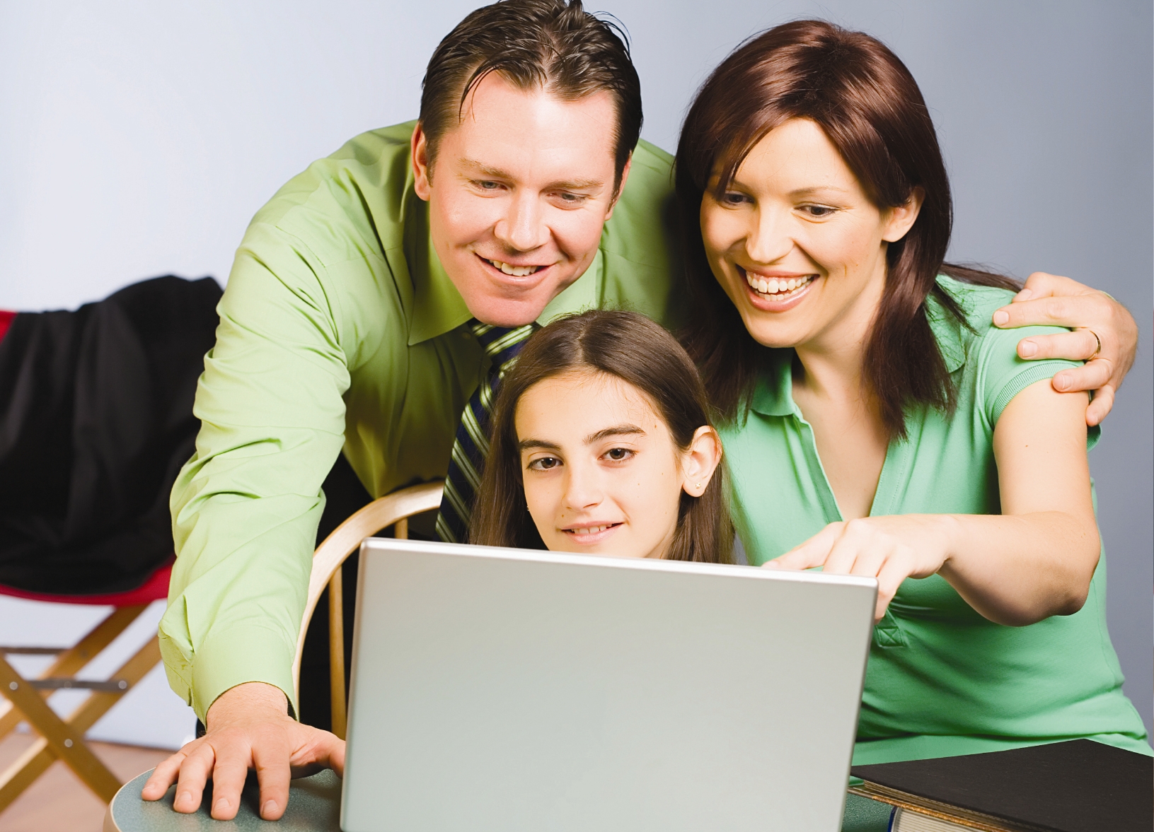 Подросток и семья. Подростки и родители. Дети родители компьютер. Родители и интернет. Ctvmz c gjlhjcnjv.