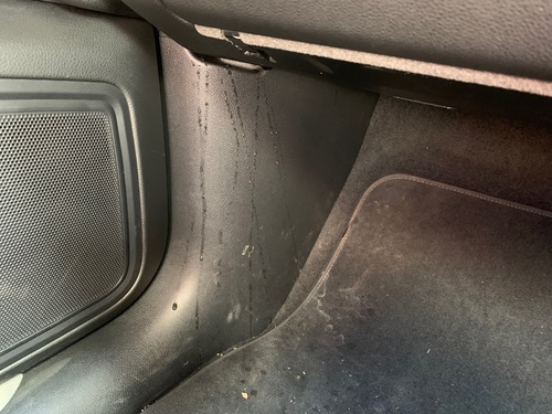 Water leakage in Porsche Macan