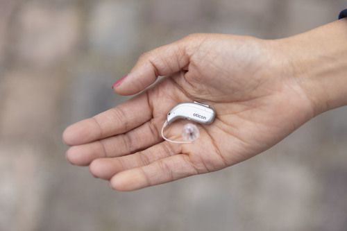Oticon_More Hearing Aid_in_hand
