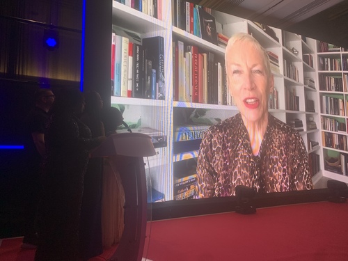 Annie Lennox accepts her award 