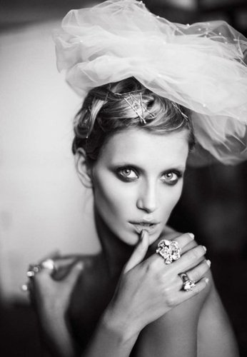Win Rodrigo Otazu wedding jewels