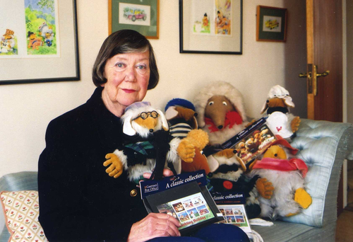 Elisabeth Beresford in 2000 with Wombles