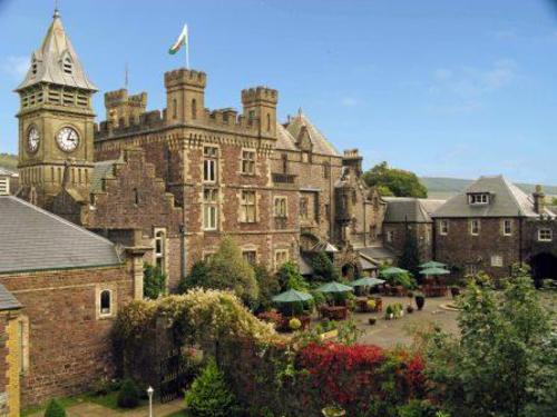 Castle Wedding Venue In South Wales To Offer Brides Free Exclusive