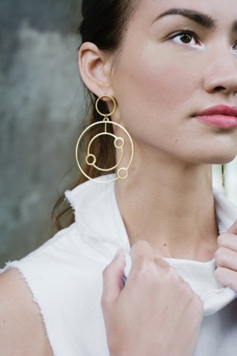 Double orbit hoops in gold