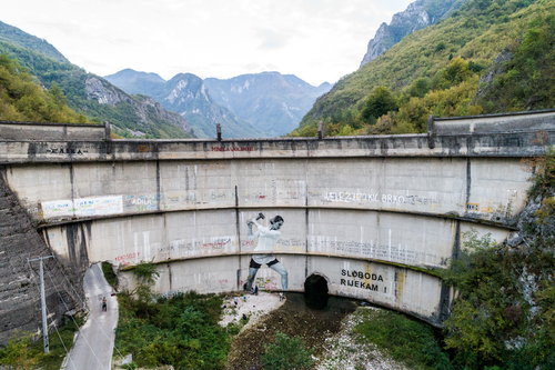 Idbar Dam: mural of woman in resistance